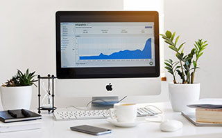 曼联领先险遭逆转，临场调整成败手，后腰隐患暴露全队短板